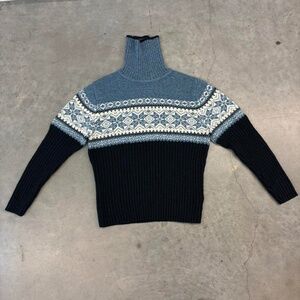 Flake Turtleneck Sweater